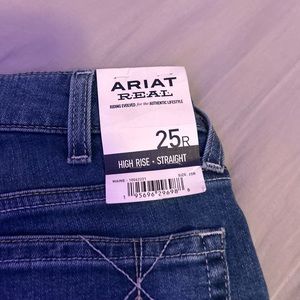 Woman’s ARIAT jeans